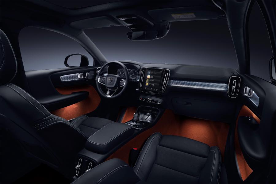 Торпедо Volvo XC40 T5 R-Design 2017 года  (WW) (фото 34 из 68)
